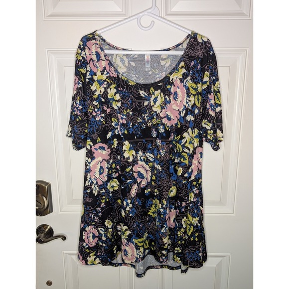 LuLaRoe Tops - LuLaRoe Irma Tunic Top Womens 2XL Black Floral Short Sleeve High Low Hem Shirt